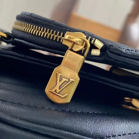 "AUTHENTIC Louis Vuitton  Bags" - Picture 8 of 9
